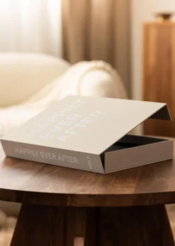 KAILA HAPPILY EVER AFTERCreme - Coffee Table Photo Album (60 Svarta Sidor)