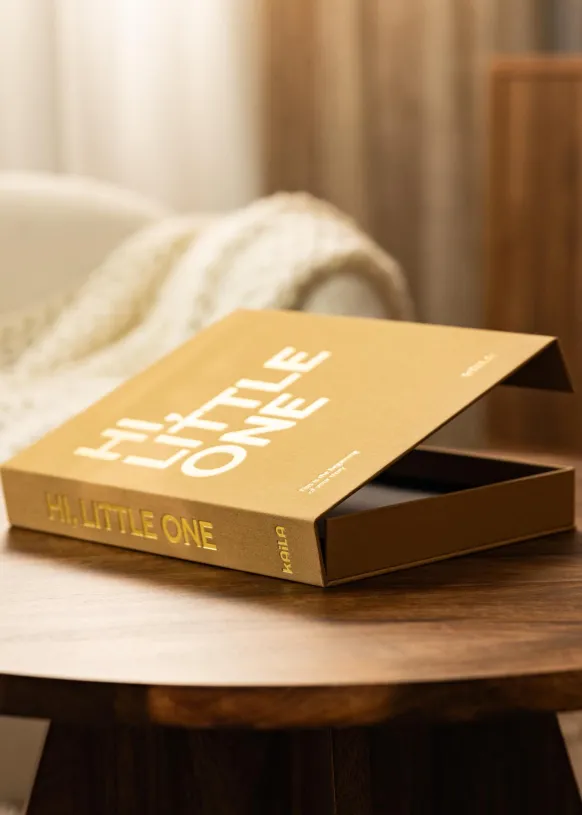 KAILA HI LITTLE ONE Manilla - Coffee Table Photo Album (60 Svarta Sidor)