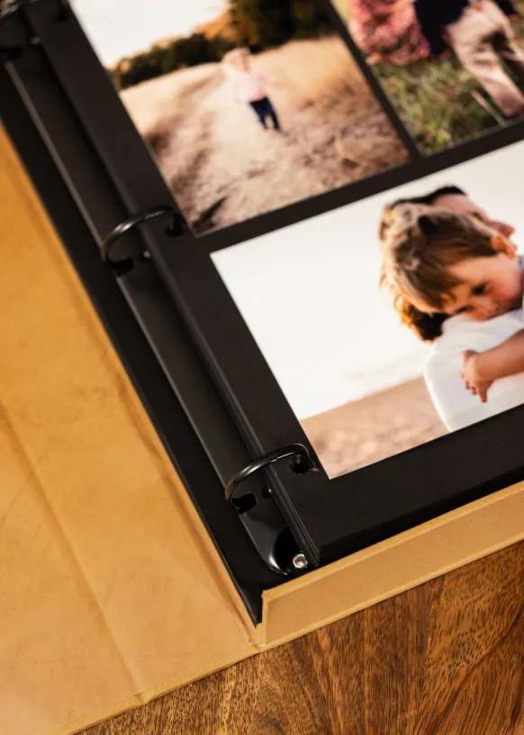 KAILA HI LITTLE ONE Manilla - Coffee Table Photo Album (60 Svarta Sidor)