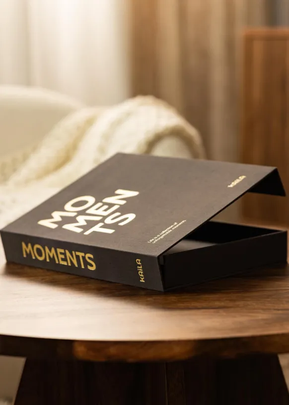 KAILA MOMENTS Black - Coffee Table Photo Album (60 Svarta Sidor / 30 Blad)
