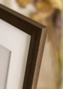 Ram Brown Wood 40x50 cm - Passepartout Vit 28x35 cm