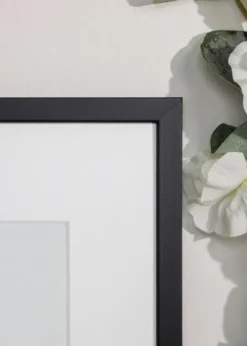 Ram Edsbyn Svart 32x32 cm