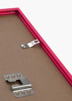 Ram New Lifestyle Hot Pink 70x100 cm - Passepartout Vit 59,4x84 cm (A1)