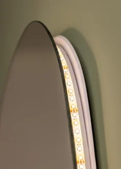 Spegel Rumination LED 70x90 cm
